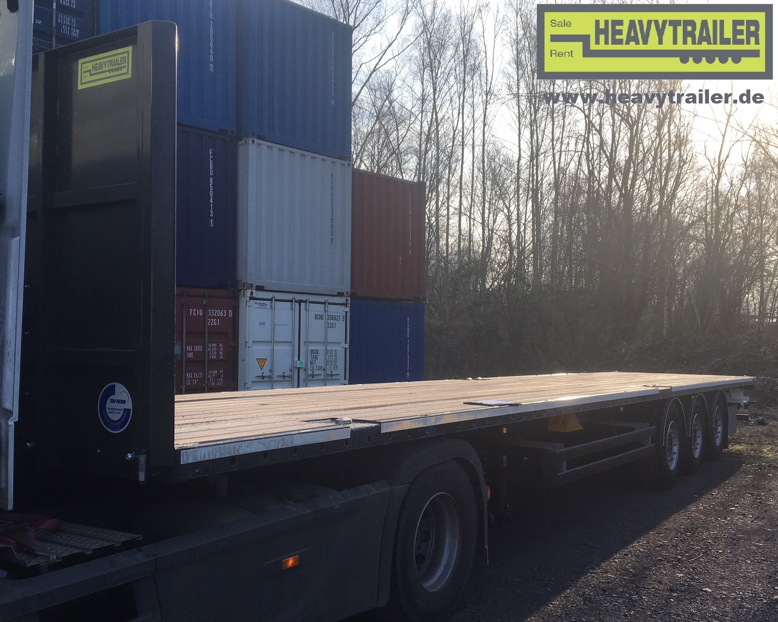 Heavytrailer 3-axle-platform-trailer with container lockings