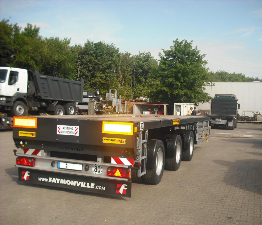 Our special offer you: the tripple telescopic platform trailer from Faymonville