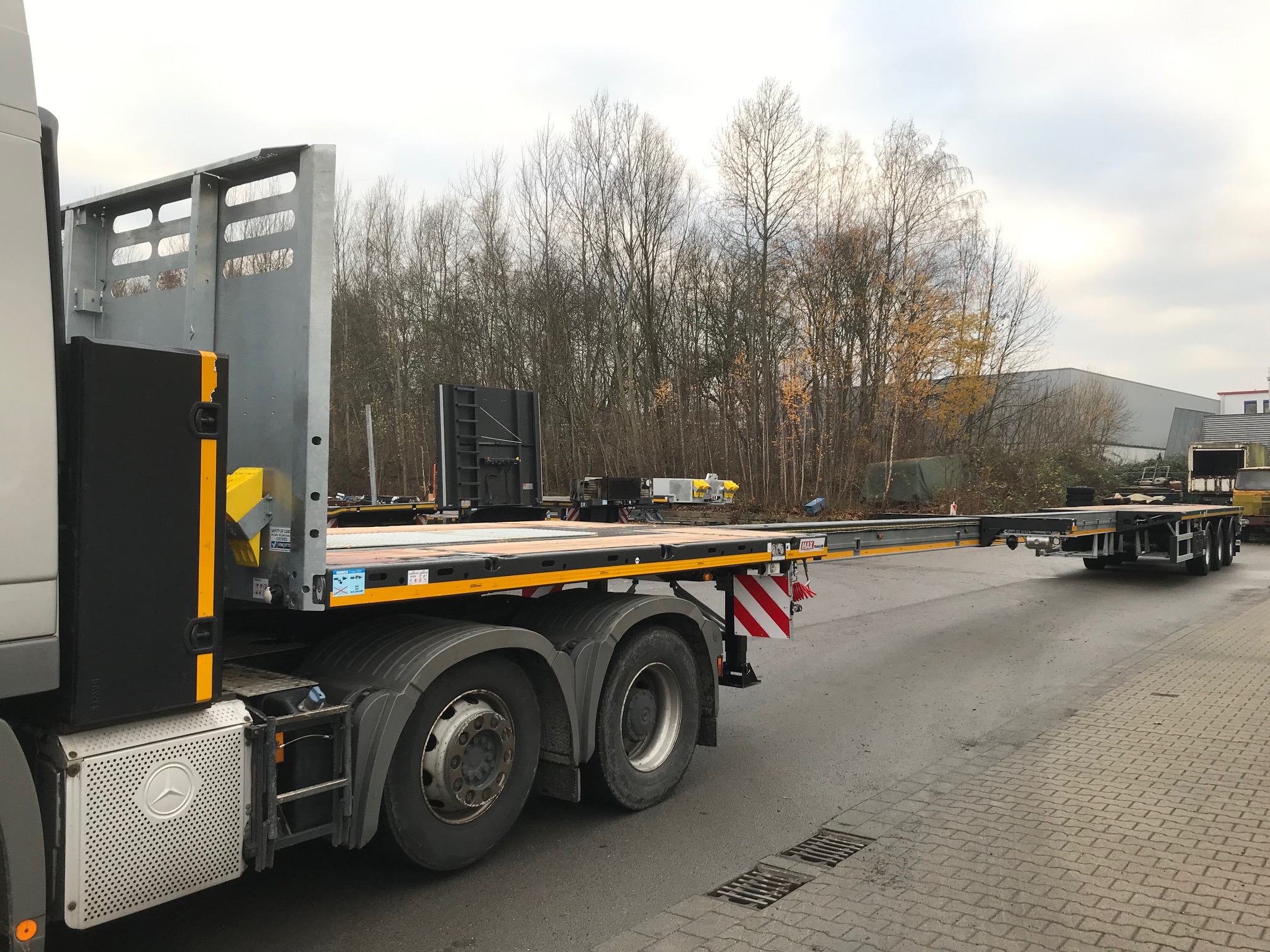 Maxtrailer 3-axle-tele-platform-trailer (double telescopic) MAX210