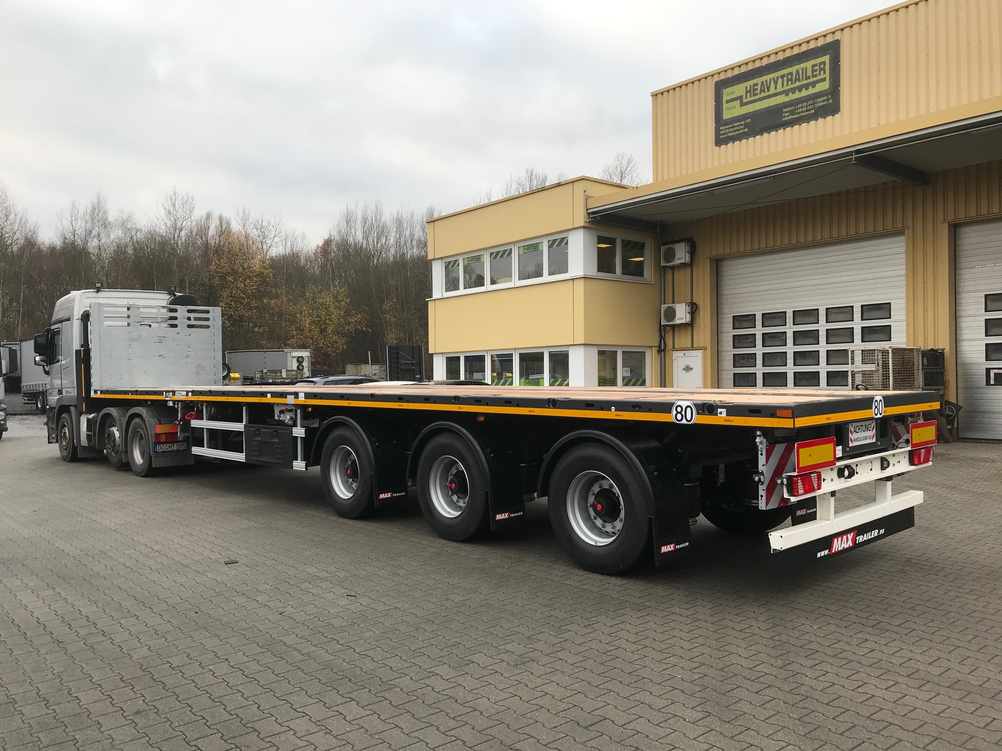 Maxtrailer 3-axle-tele-platform-trailer (double telescopic) MAX210